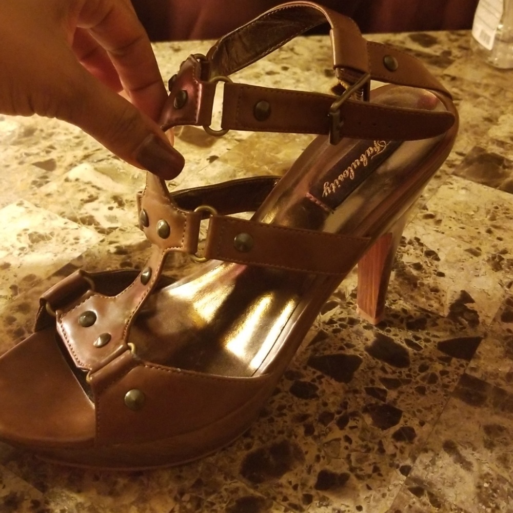 Heels - Picture 2 of 4